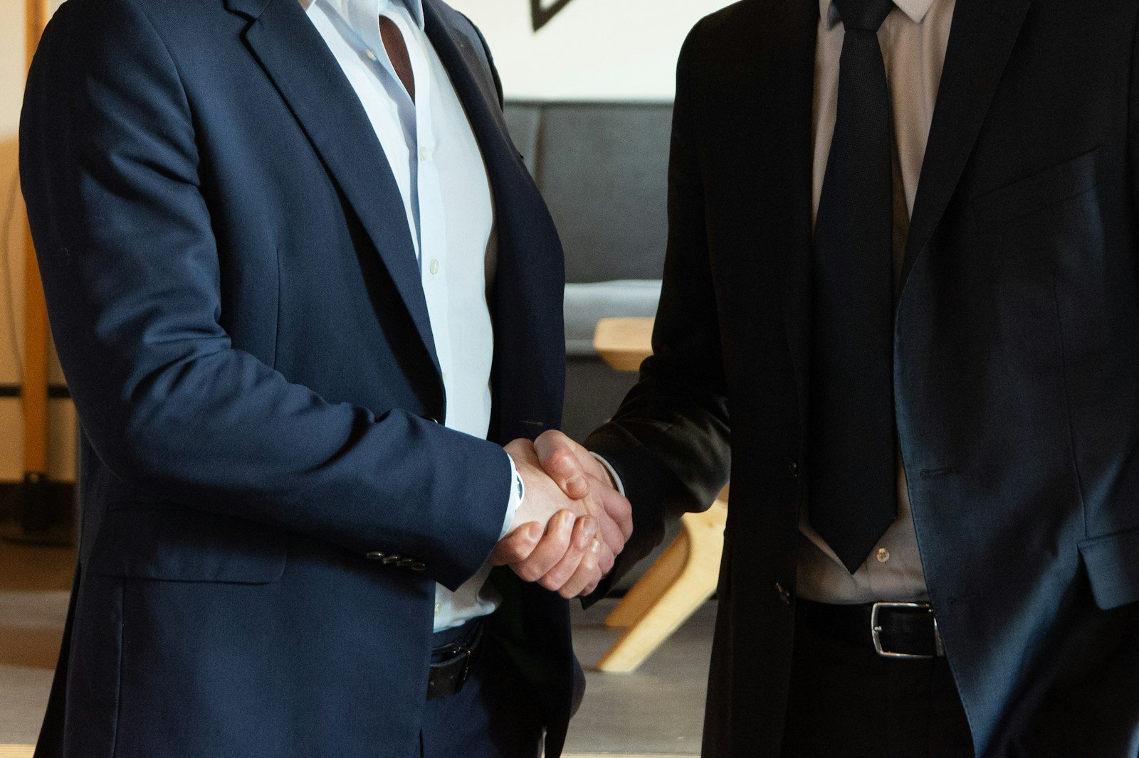 Planificación de sucesión en empresa familiar y protocolos de socios.
